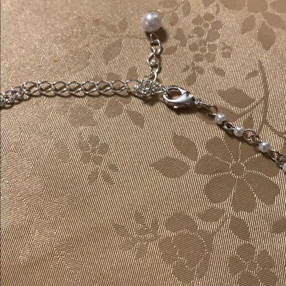 Beautiful Silver beaded Necklace. STUNNING. VERY DRESSY LOOKING - Picture 4 of 5